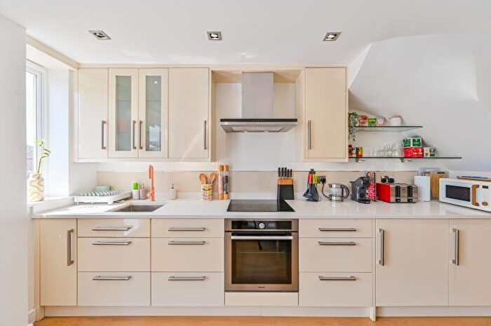 5 Bedroom Semi-Detached House For Sale In Napier Close, London, SE8