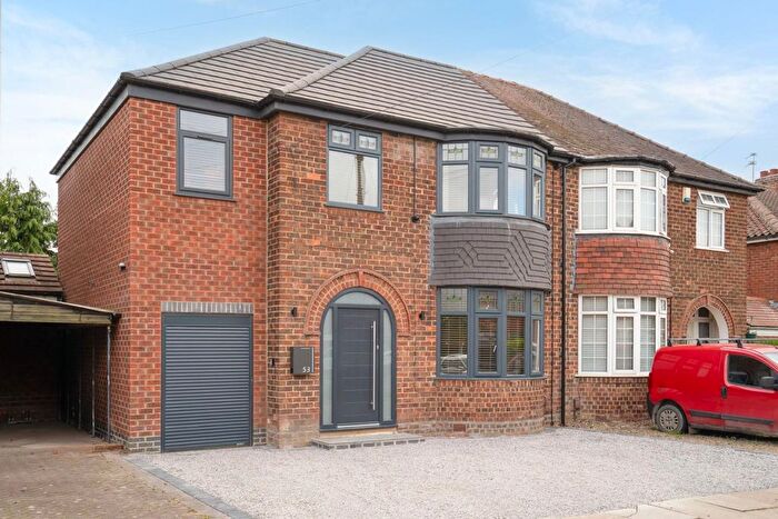 3 Bedroom Semi-detached House For Sale In Queenswood Grove, York, YO24