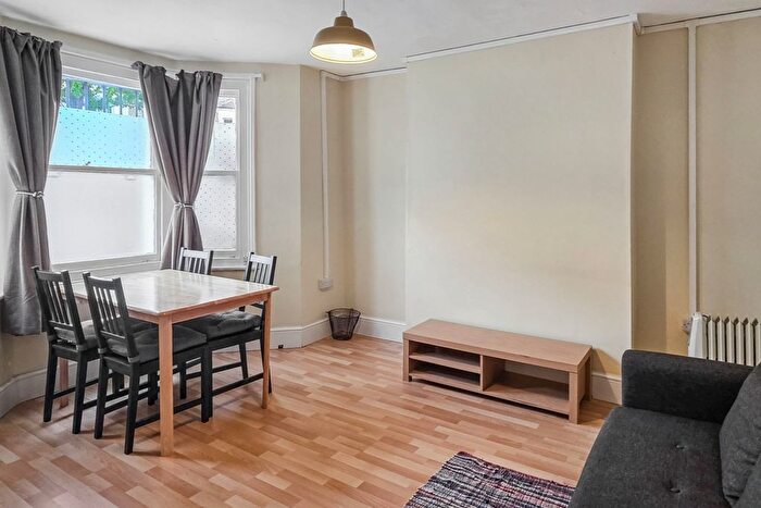 1 Bedroom Flat For Sale In Greenside Road, London, W12
