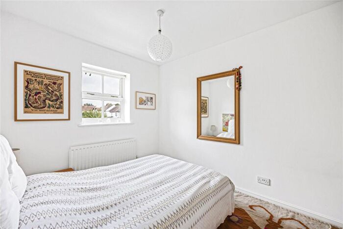 3 Bedroom Semi-Detached House For Sale In Bennett Crescent, Oxford, OX4