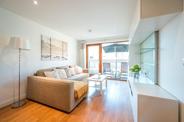 2 Bedroom Flat To Rent In Campbell Road, , Bow, London, E3