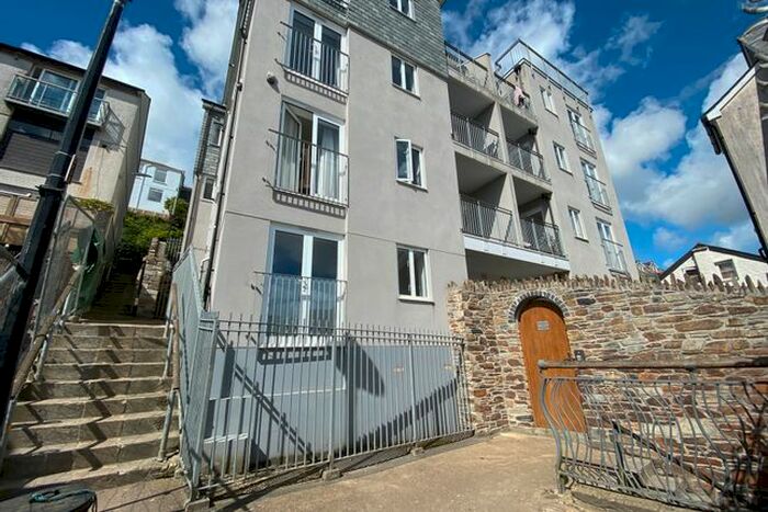 2 Bedroom Flat To Rent In Fountain Court, Falmouth, TR11