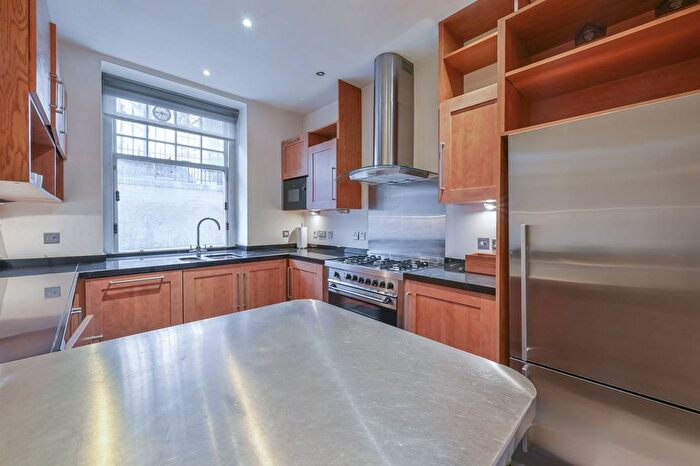 2 Bedroom Flat To Rent In Queen's Gate, South Kensington, London, SW7