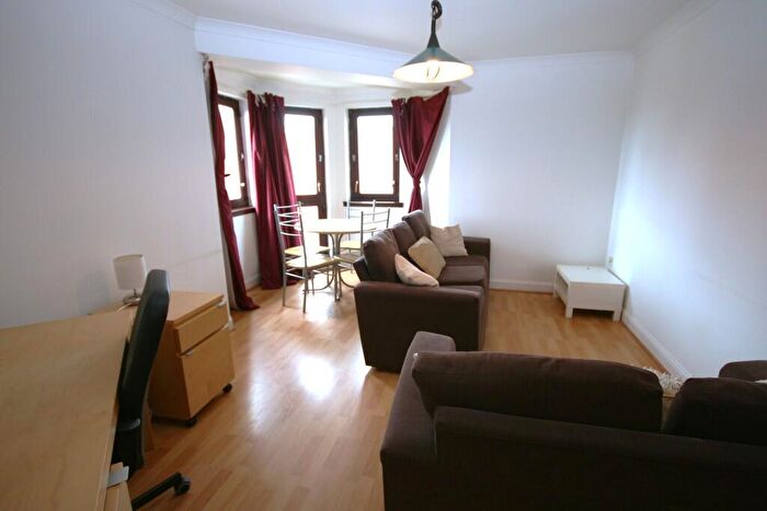 2 Bedroom Flat To Rent In Parsonage Square, Merchant City, Glasgow, G4