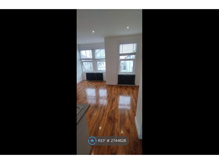 1 Bedroom Flat To Rent In Fleetwood Avenue, Westcliff-On-Sea, SS0