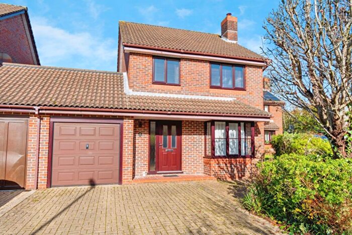 4 Bedroom Link Detached House For Sale In Hill Farm Road, Southampton, Hampshire, SO15