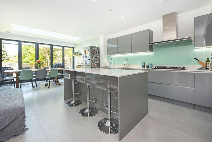 4 Bedroom Terraced House To Rent In Howards Lane, London, SW15