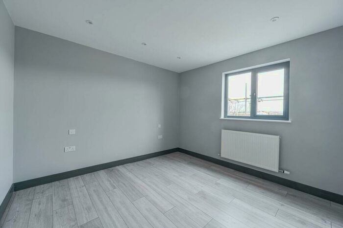 1 Bedroom Flat To Rent In Silkstream Parade, , Edgware, HA8