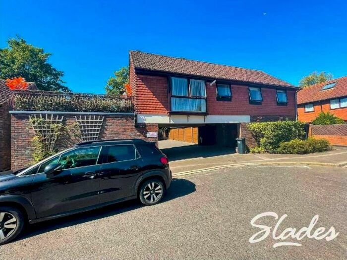 3 Bedroom Mews To Rent In Riverslea Mews, Mudeford, Christchurch, BH23
