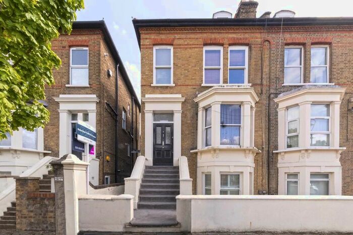 2 Bedroom Flat To Rent In Mattock Lane, London, W13