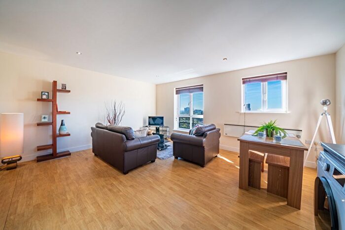 2 Bedroom Flat For Sale In Cranmer Street, Nottingham, NG3