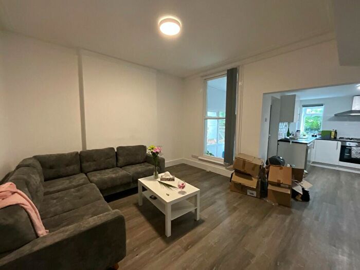 6 Bedroom Semi-Detached House To Rent In Lenton Boulevard, Nottingham, Nottinghamshire, NG7