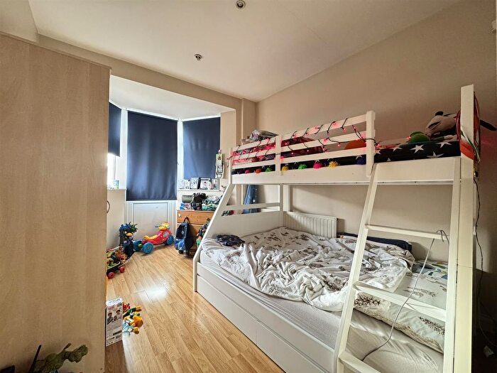 3 Bedroom End Of Terrace House For Sale In Reigate Road, Seven Kings, Ilford, IG3