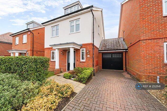 4 Bedroom Detached House To Rent In Clarks Farm Way, Blackwater, Camberley, GU17