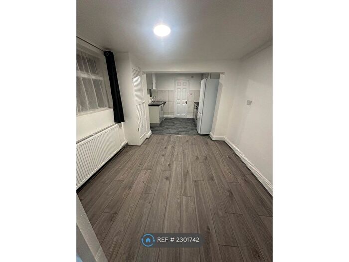 5 Bedroom Terraced House To Rent In Fourth Avenue, London, E12