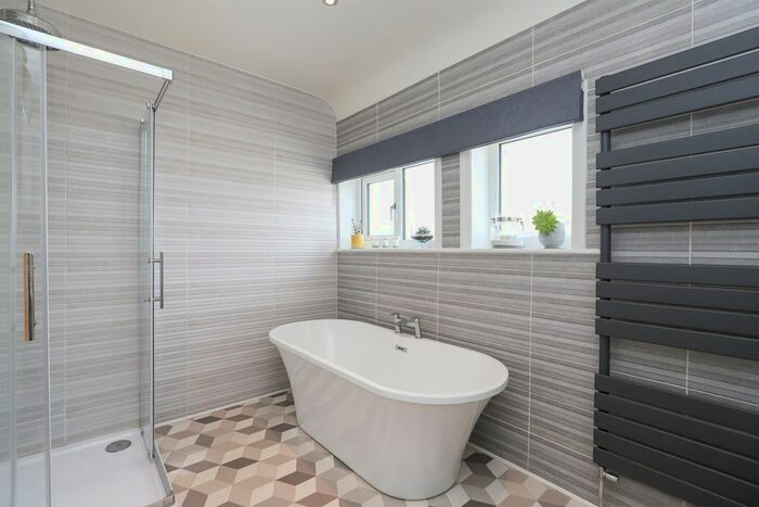 3 Bedroom Detached House For Sale In Worksop Road, Swallownest, S26