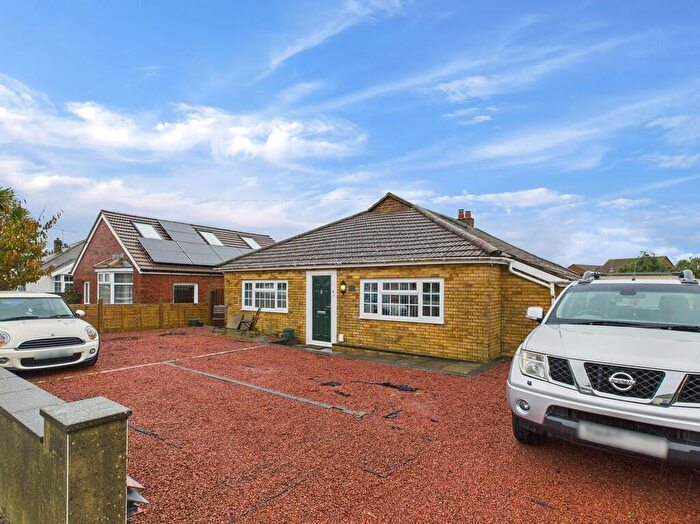 1 Bedroom Flat To Rent In Queens Road, Lancing, BN15