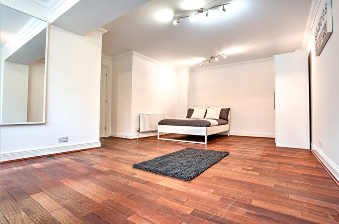 4 Bedroom Flat To Rent In Kennington Lane, SE11