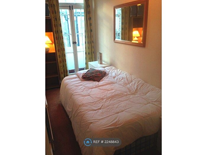 2 Bedroom Flat To Rent In Prideaux Road, London, SW9