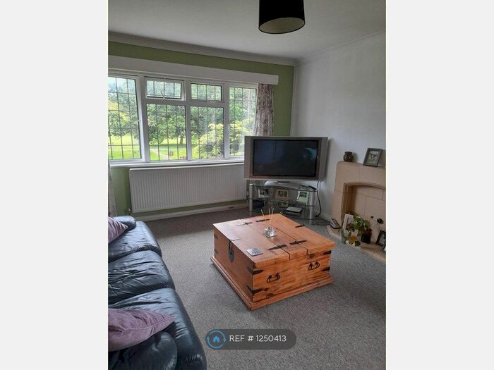 2 Bedroom Flat To Rent In Elmside, Budleigh Salterton, Devon EX9