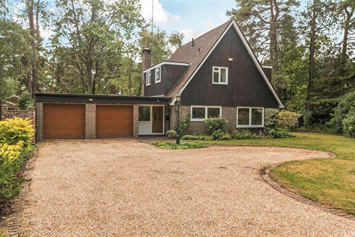 5 Bedroom Detached House For Sale In Edgcumbe Park Drive Crowthorne, Berkshire, RG45
