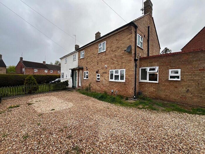 3 Bedroom Semi-Detached House For Sale In Elizabeth Road, Rothwell, Kettering, NN14