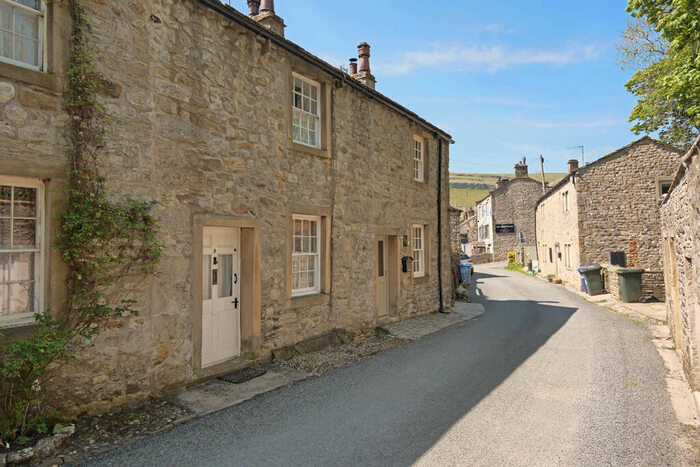 1 Bedroom Cottage For Sale In New Leeds Road, Kettlewell, BD23