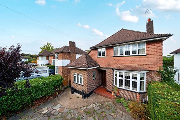 4 Bedroom Detached House For Sale In Oriental Road, Woking, GU22