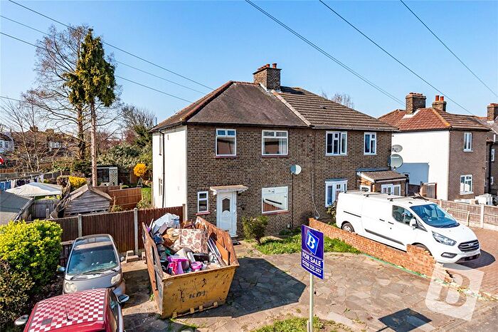 3 Bedroom Semi Detached House For Sale In Jutsums Lane, Romford, RM7