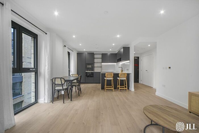 2 Bedroom Apartment To Rent In Hawker House, N4