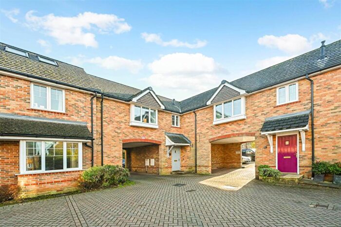 3 Bedroom Mews For Sale In Lark Rise, Liphook, GU30