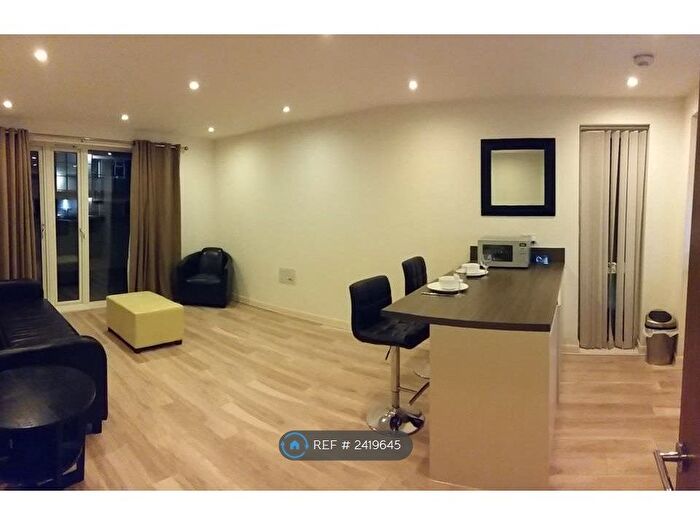 1 Bedroom Flat To Rent In Rutherford House, London, SW11
