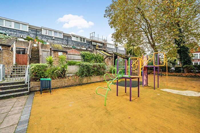 1 Bedroom Flat For Sale In Paulet Road, London, SE5