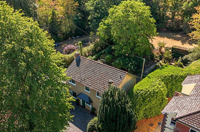 4 Bedroom Detached House For Sale In Guildford Road, Farnham, GU10
