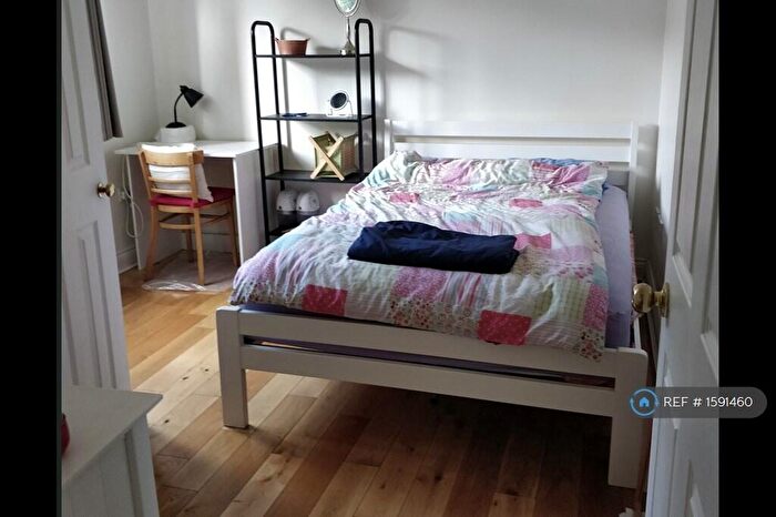2 Bedroom Flat To Rent In Acacia Close, London, SE8