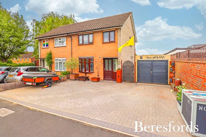 2 Bedroom Semi-detached House For Sale In Roseberry Gardens, Upminster, RM14
