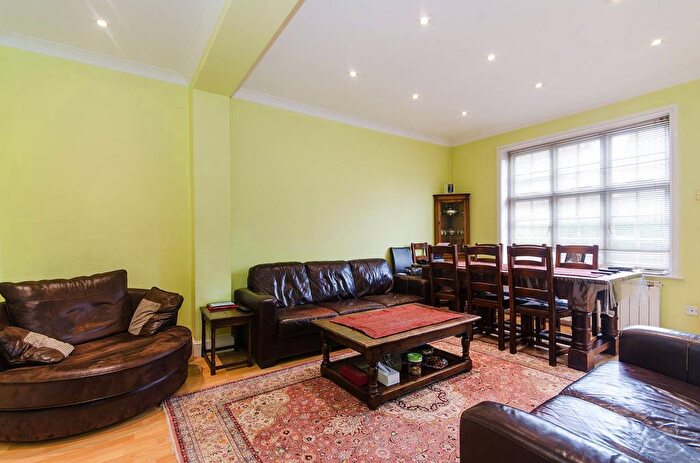 3 Bedroom Terraced House To Rent In Fowlers Walk, Ealing, London, W5