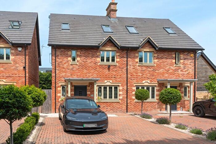 3 Bedroom Semi Detached House To Rent In Birch Close Kingston Bagpuize, Kingston Bagpuize, Abingdon, Oxfordshire, OX13