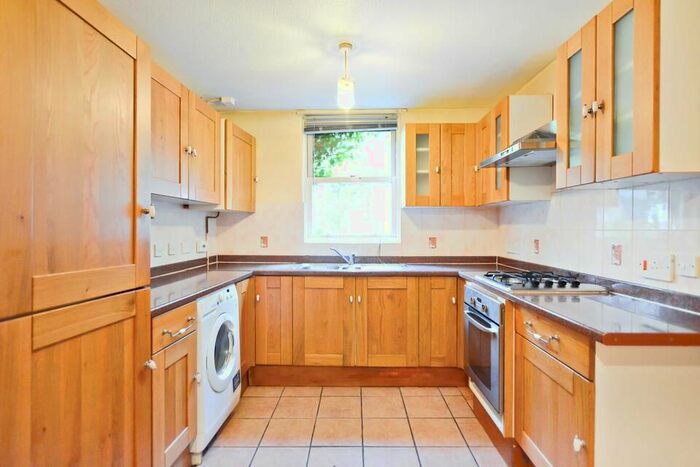3 Bedroom End Of Terrace House To Rent In Kendal Close, London, SW9