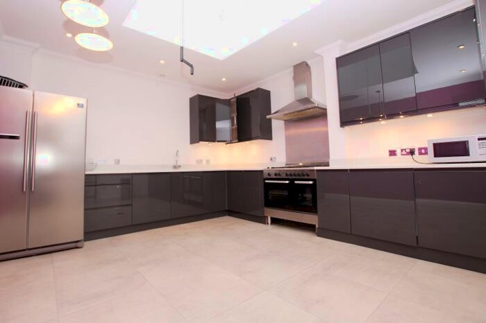2 Bedroom Penthouse To Rent In Jubilee Mansions, Thorpe Road, Peterborough, PE3
