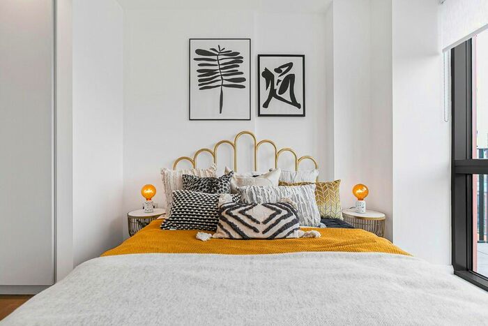 2 Bedroom Apartment For Sale In Water's Edge Court, Yeo Street, London, E3