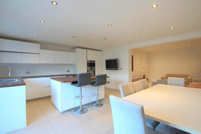 4 Bedroom Semi-Detached House To Rent In Spring Grove Road, Hounslow, Middlesex TW3