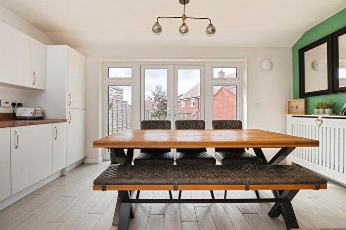 3 Bedroom Town House For Sale In Kingsman Drive, Botley, Southampton, SO32