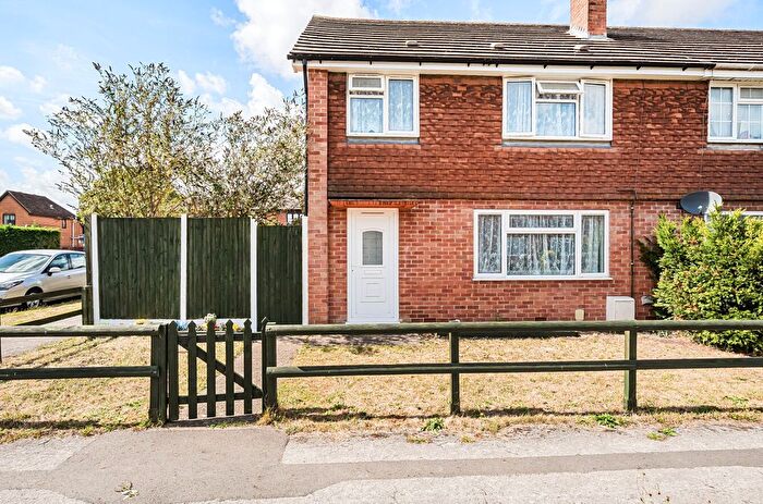 3 Bedroom Semi-detached House For Sale In The Bevers, Mortimer Common, Reading, Berkshire, RG7
