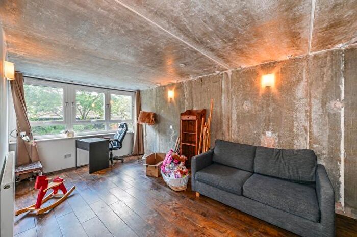 1 Bedroom Flat For Sale In Palmerston House, Strasburg Road, London, SW11