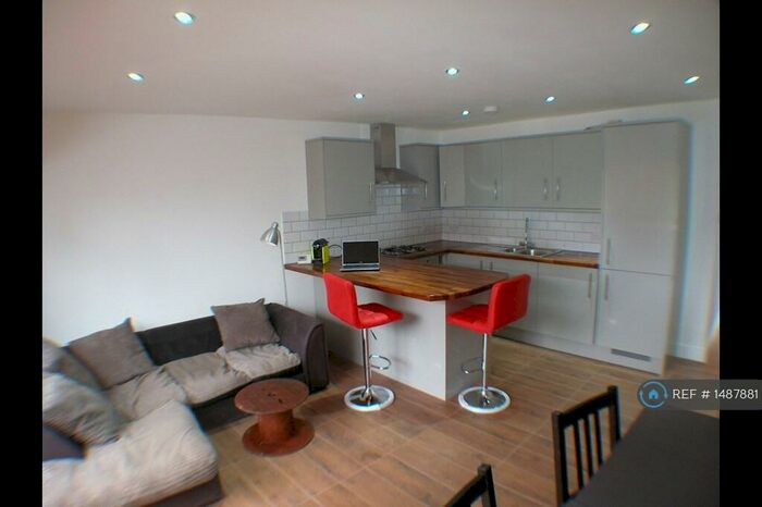 3 Bedroom Flat To Rent In Garden Amersham Road, London, SE14