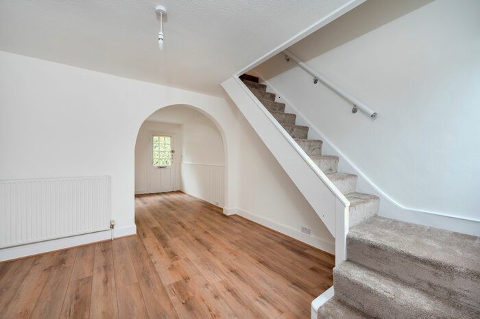 2 Bedroom Cottage To Rent In Lower Road, Loughton, Essex, Essex, IG10