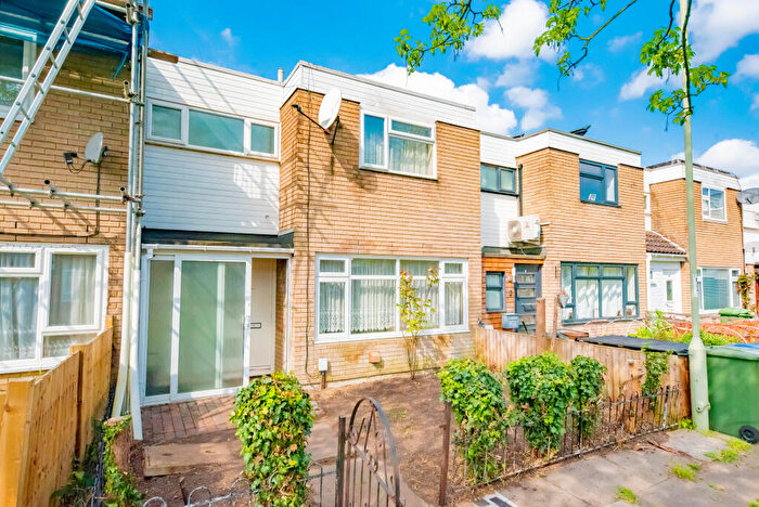 3 Bedroom Terraced House For Sale In Aldwick Close, Farnborough, Hampshire, GU14