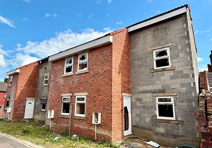 3 Bedroom Semi-detached House For Sale In E Barnsley Road, South Elmsall, Pontefract, Wakefield, WF9