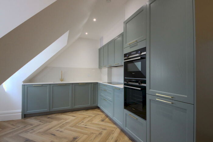 2 Bedroom Flat To Rent In Fairmile Lane, Cobham, KT11